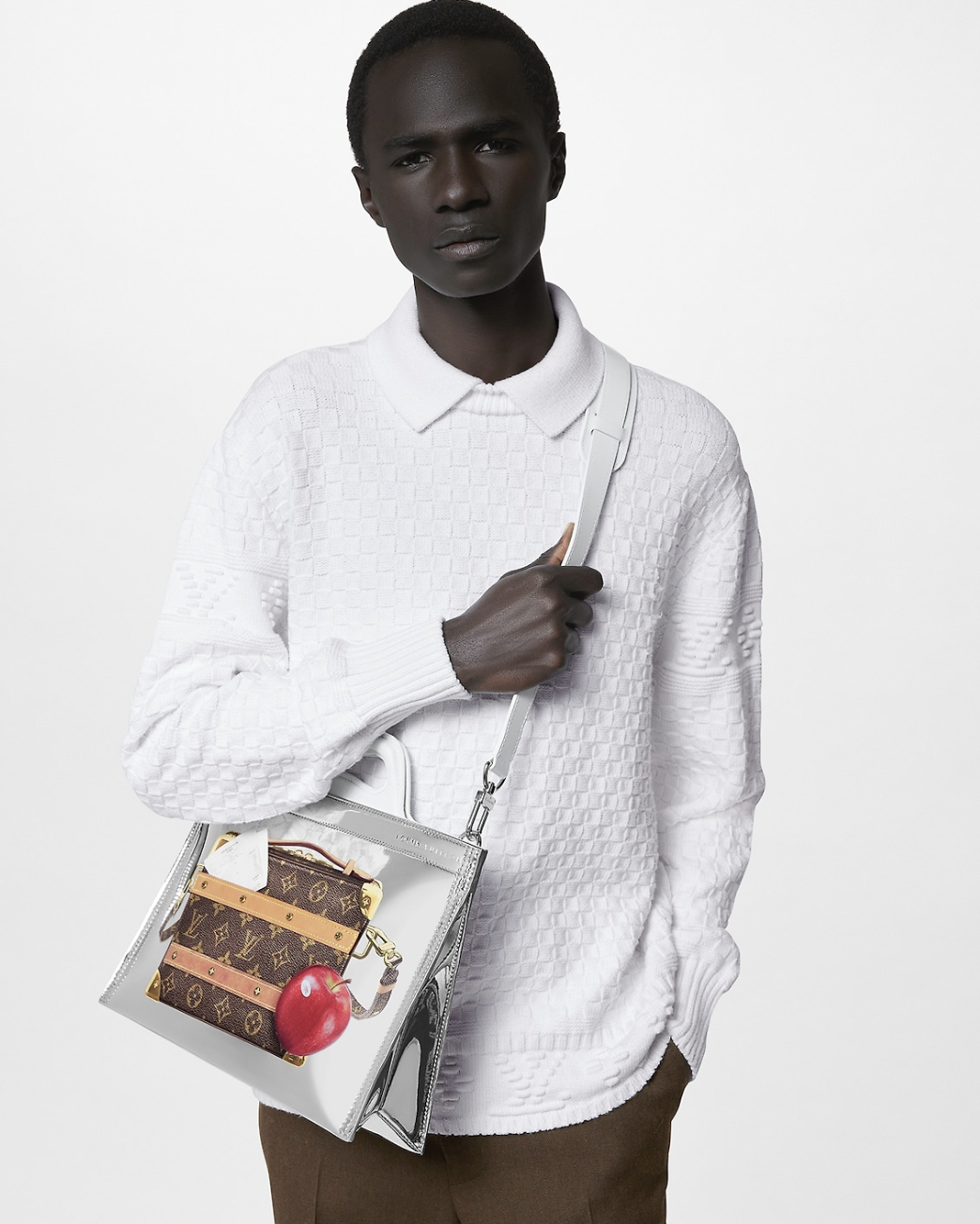 Estos son los nuevos bolsos de Louis Vuitton que parecen bolsas para el  freezer