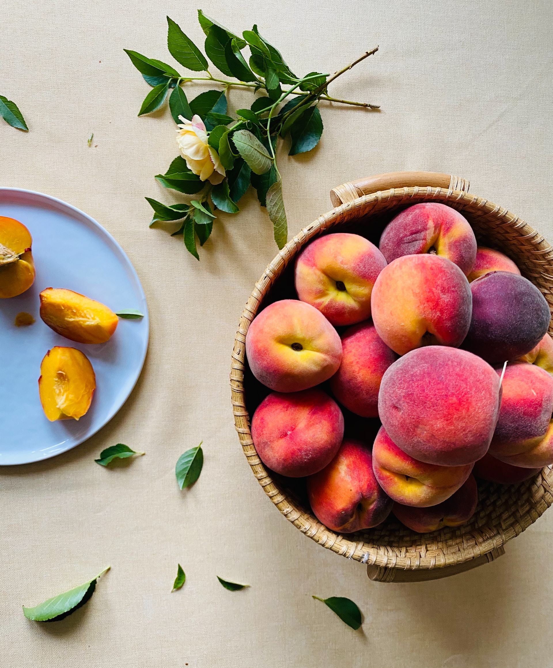 8 beneficios de comer melocotón en verano