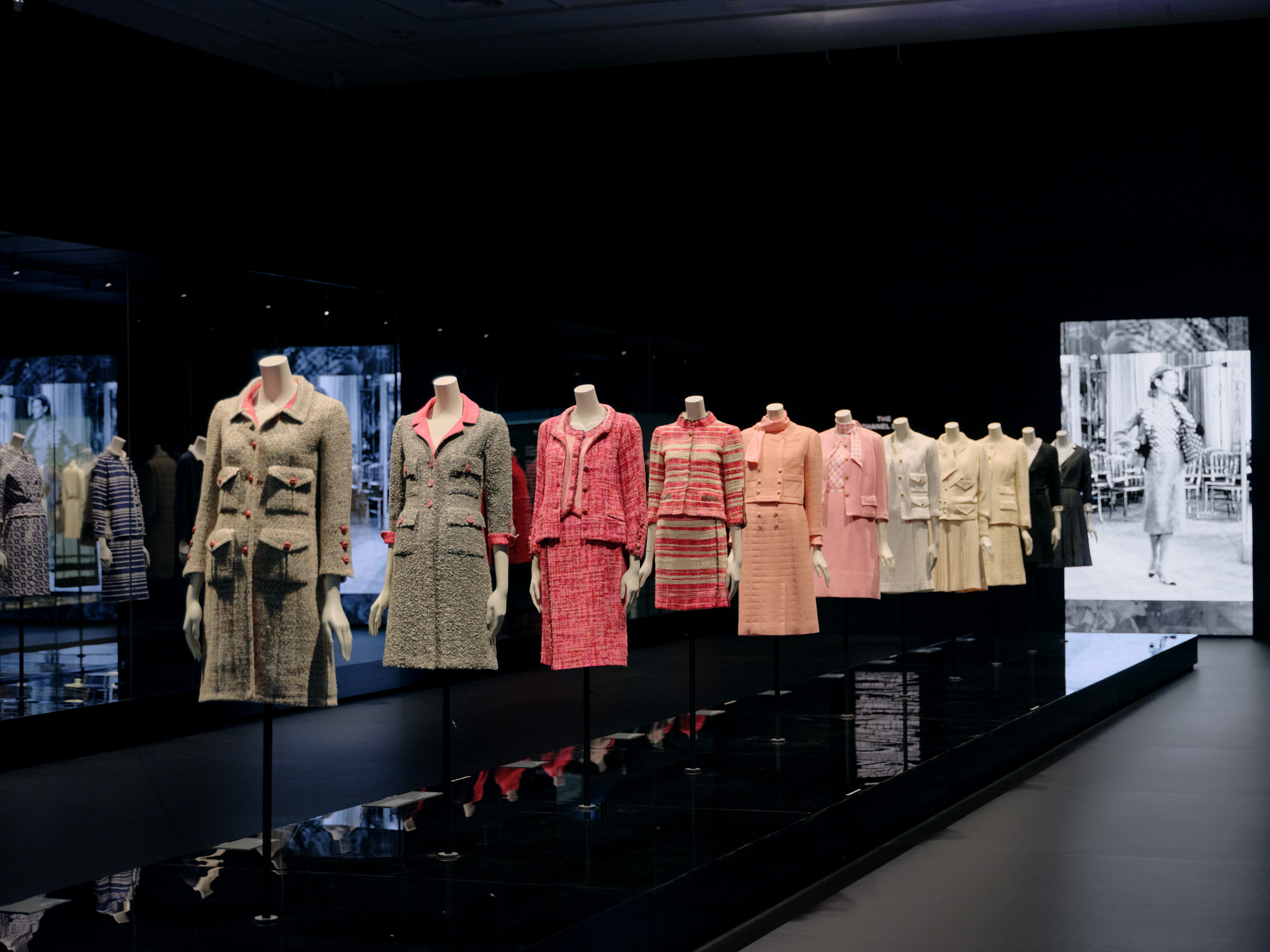 "Gabrielle Chanel: Fashion Manifiesto": Una exposición a través del tiempo