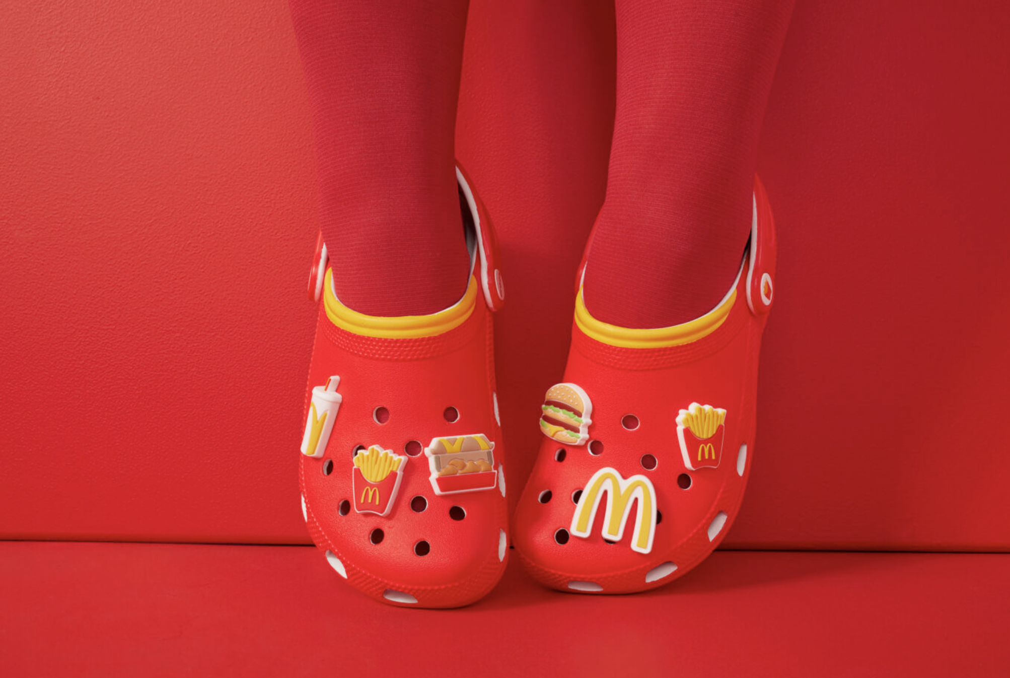 Así es la colaboración entre Crocs y McDonald's