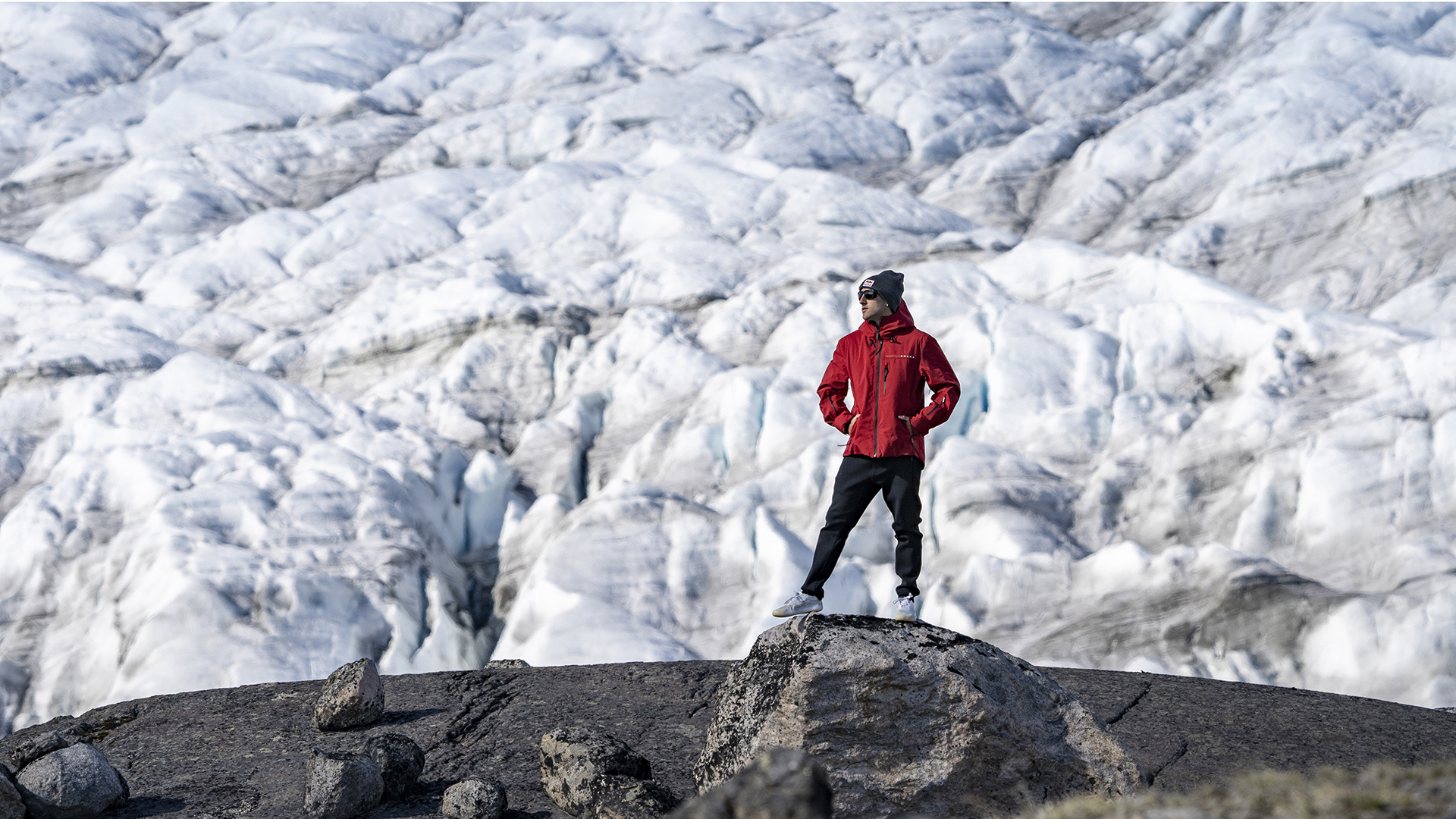 Prada Linea Rossa y Aniol Serrasolses desafían los elementos con 'Ice Waterfalls'