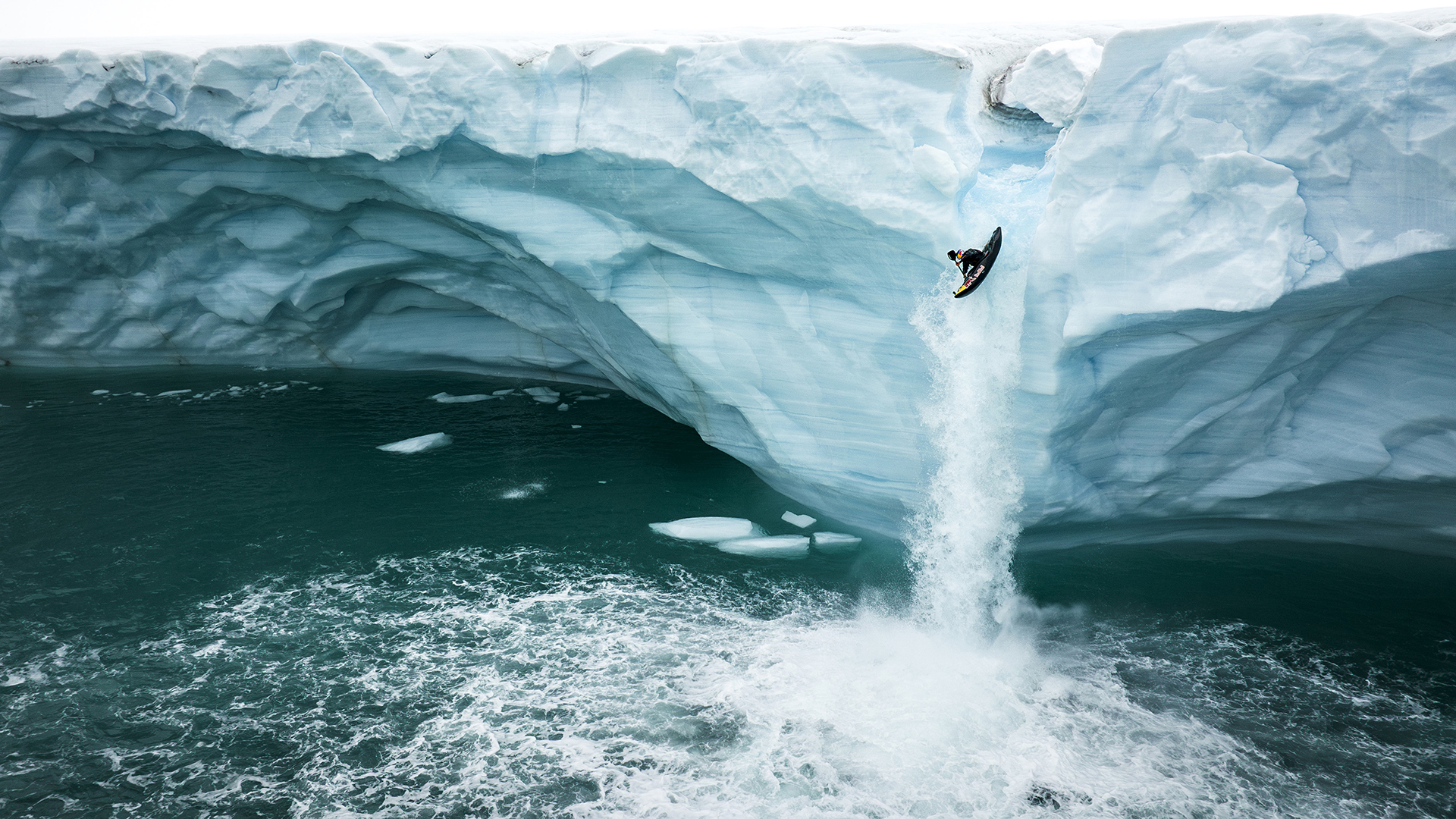 Prada Linea Rossa y Aniol Serrasolses desafían los elementos con 'Ice Waterfalls'