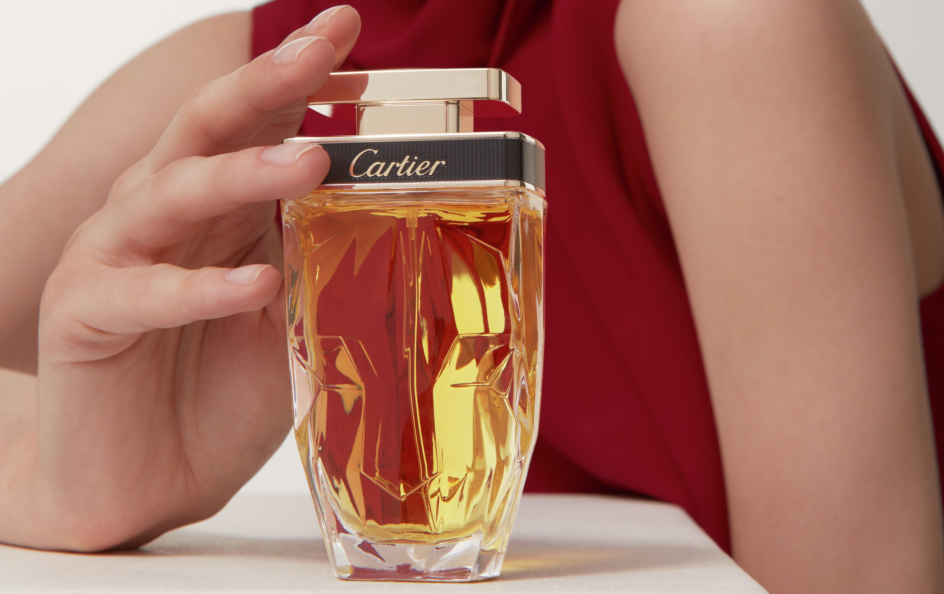 Celebra la Elegancia Navideña con Panthère Perfume de Cartier