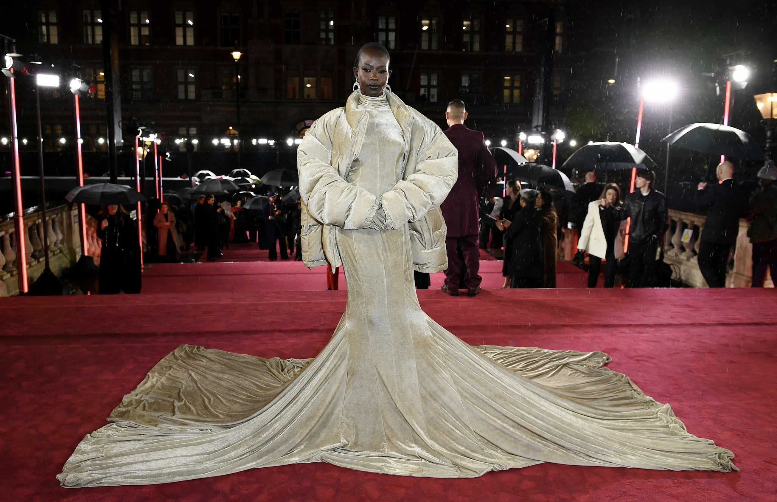 Los Mejores Vestidos de los Fashion Awards 2023