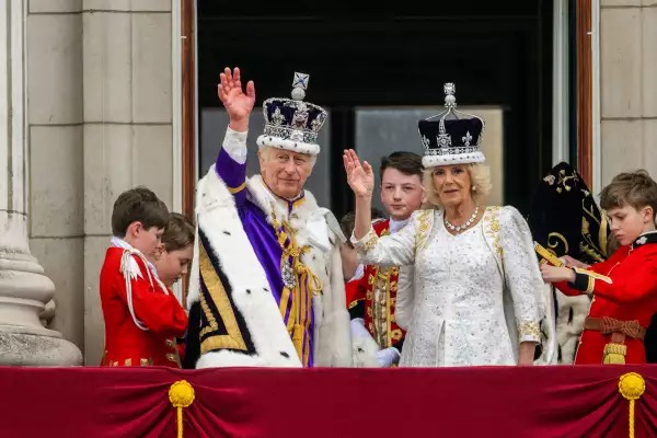 Endgame”. Um novo livro sobre a família real com críticas aos príncipes de  Gales, o futuro dos Sussex e revelações do palácio – Observador