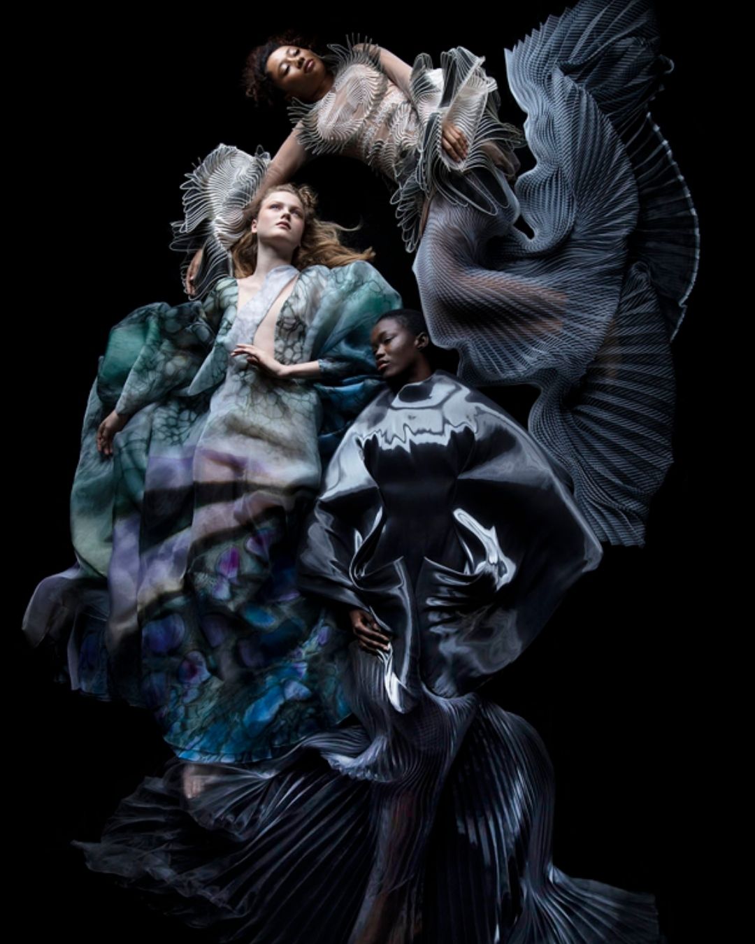 Descubre la esencia creativa de Iris van Herpen en "Sculpting the Senses"