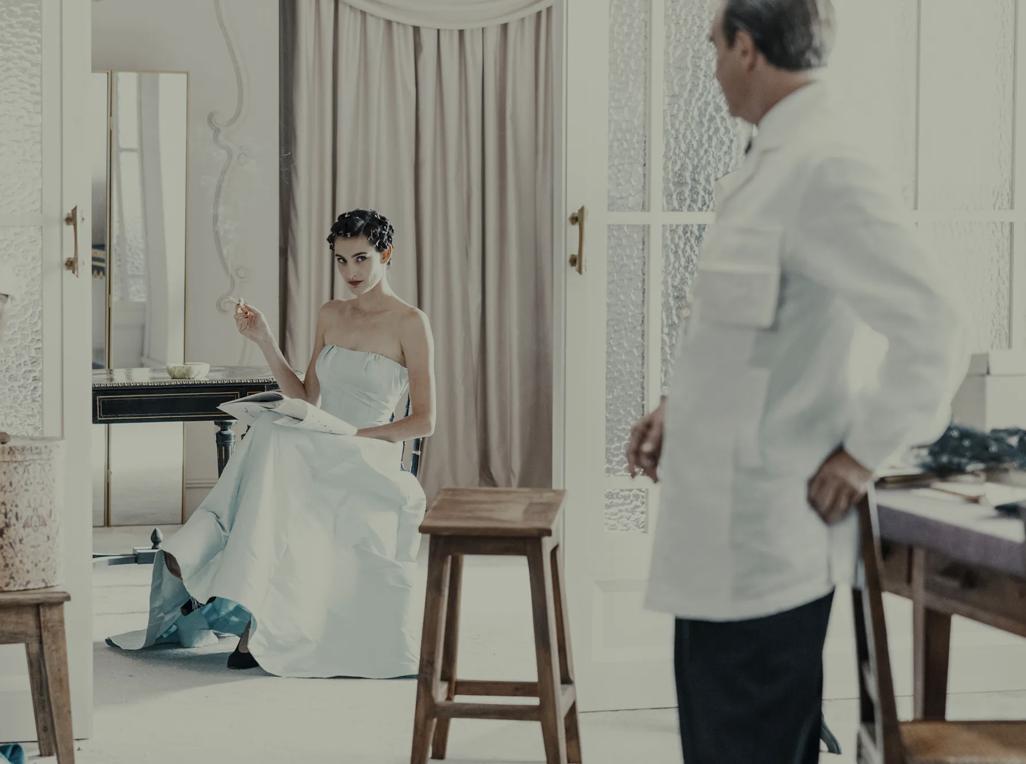 La Magia de la Moda en la Película "Cristobal Balenciaga": Balenciaga, Chanel y Dior Unen Fuerzas