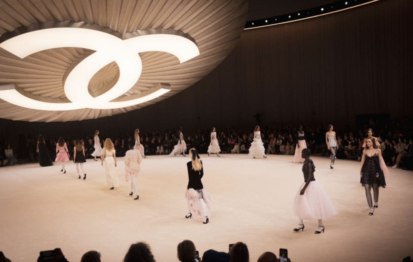 Entre Danza y Moda: Chanel Deslumbra en la Alta Costura Primavera-Verano 2024