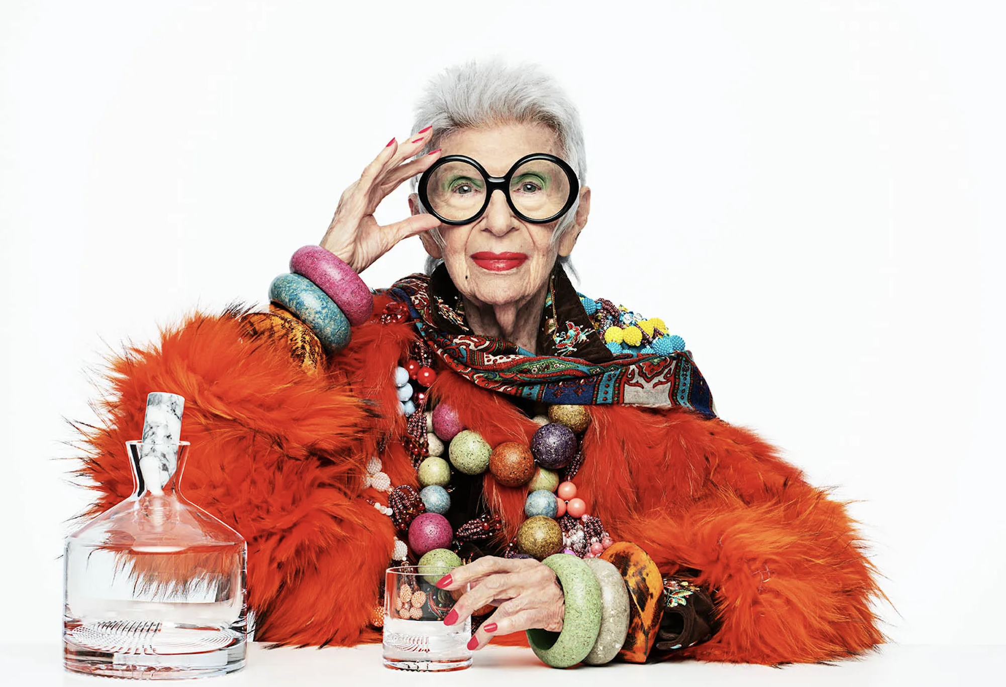 La colorida vida de Iris Apfel: Un legado de estilo y moda
