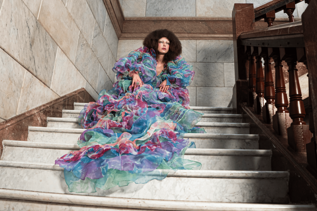 Carlos Pineda: La Esencia Mexicana en la MET Gala 2024