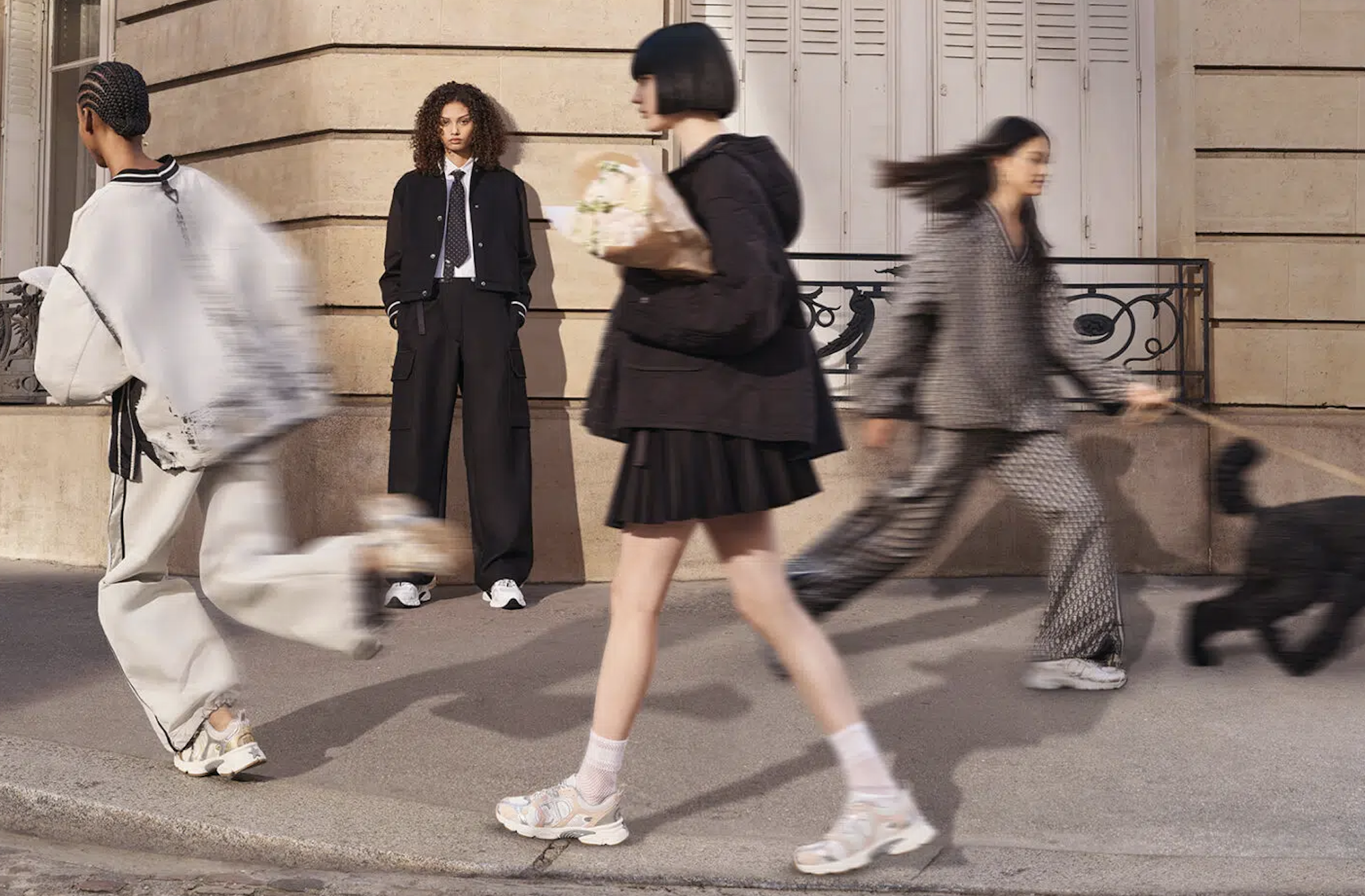 Dior Chrono: Los sneakers de lujo que redefinen la flexibilidad y el estilo