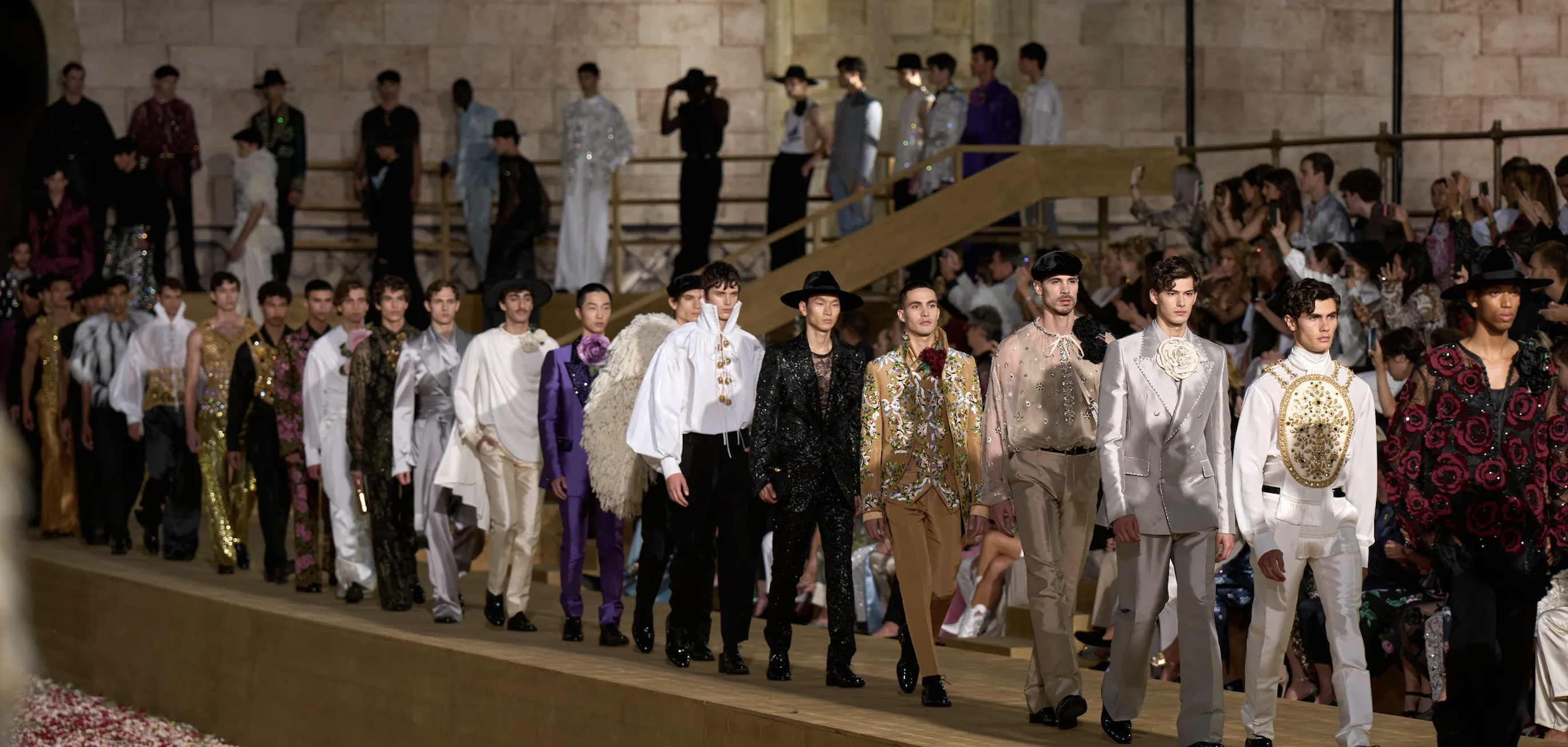 Deslumbrantes looks en el desfile Alta Sartoria D&G 2024