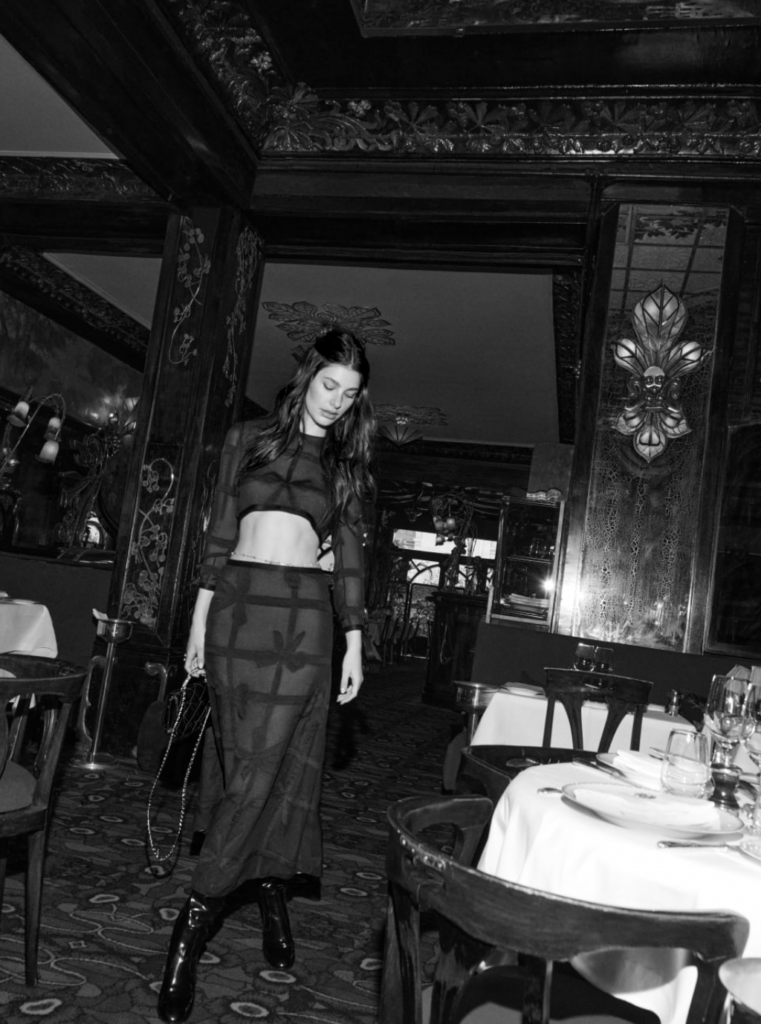El magnetismo de Camila Morrone en la colección pre-fall 2024/25 de Chanel