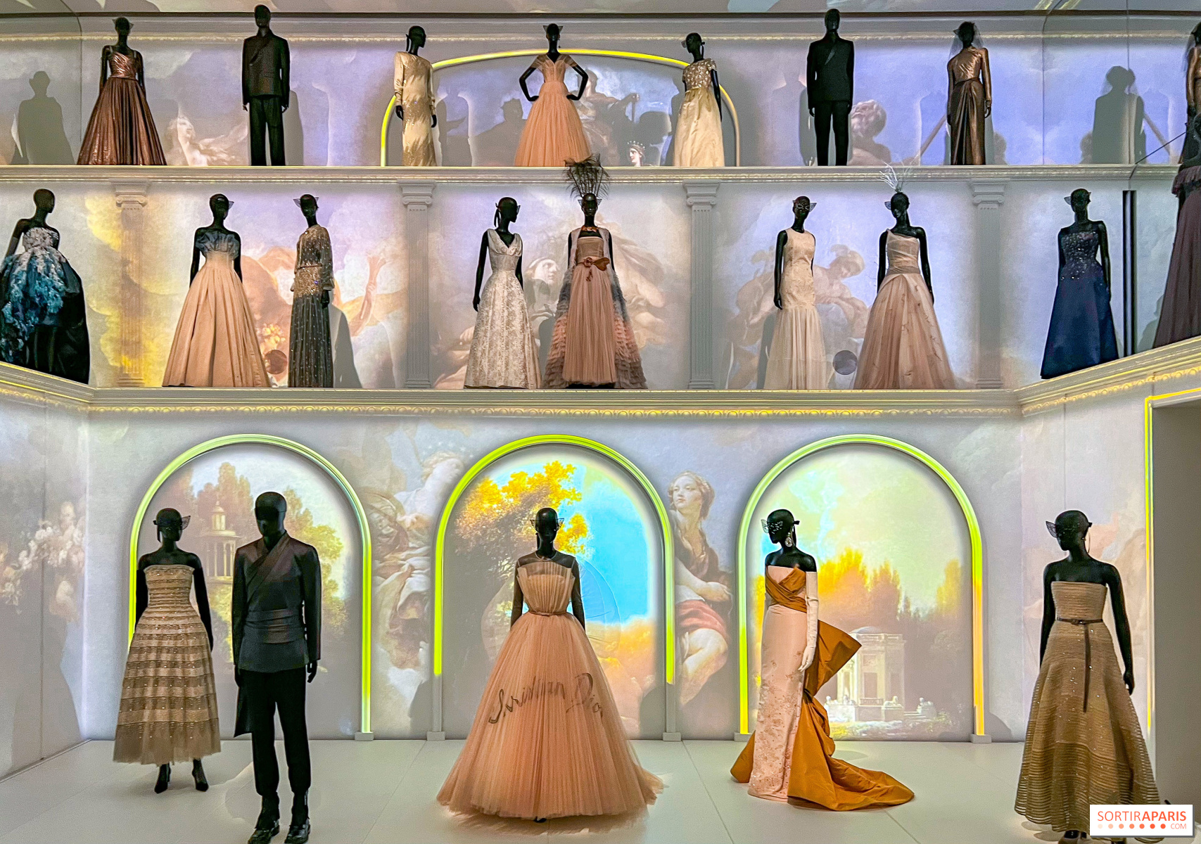 Dior y la moda olímpica: Una fusión de arte y deporte en la Galería Dior