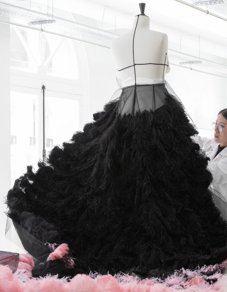 Dior y la moda olímpica: Una fusión de arte y deporte en la Galería Dior