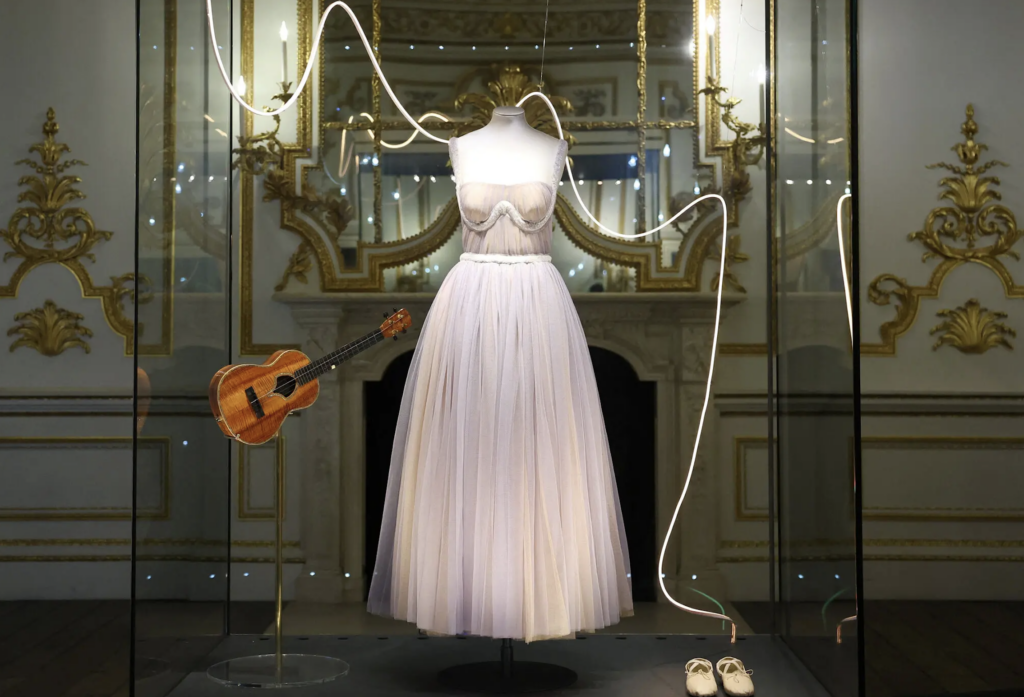 Taylor Swift brilla en el Museo V&A de Londres