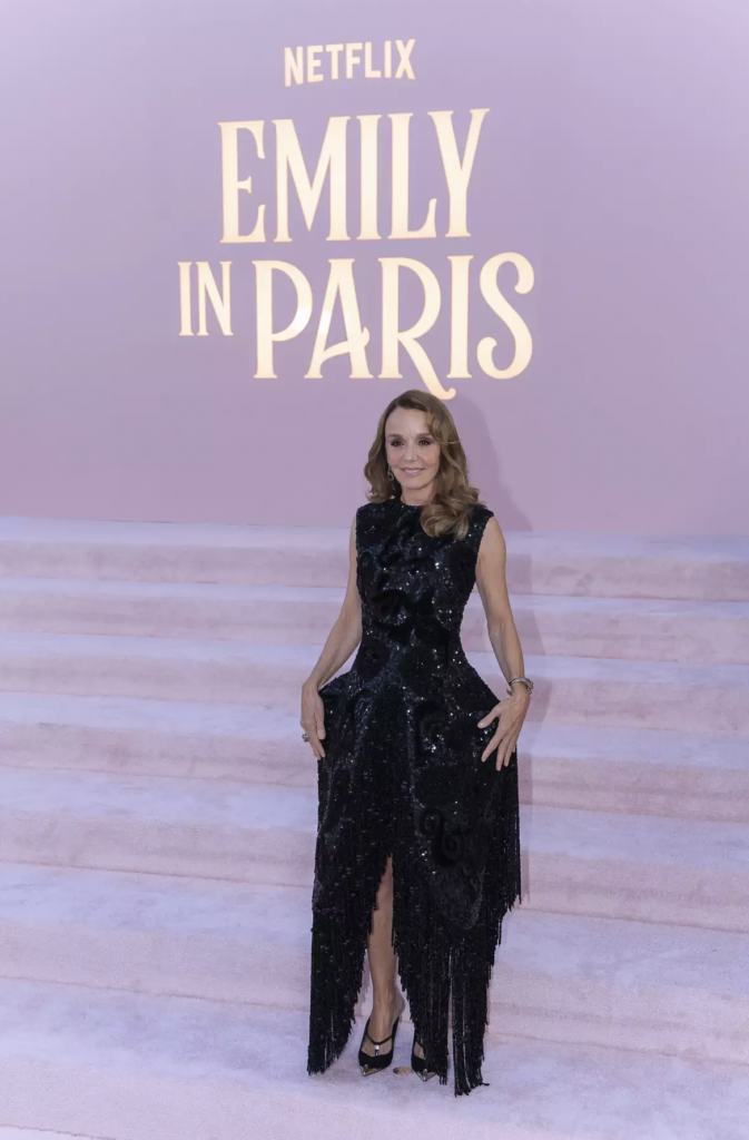 ¡Luces, cámara, Emily en París!: Moda y Estilo en la Premiere