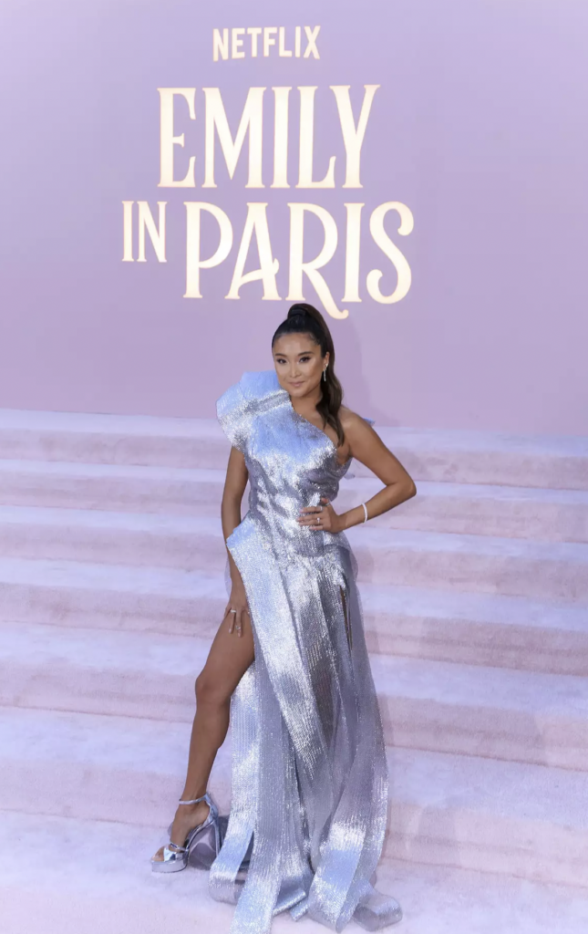 ¡Luces, cámara, Emily en París!: Moda y Estilo en la Premiere
