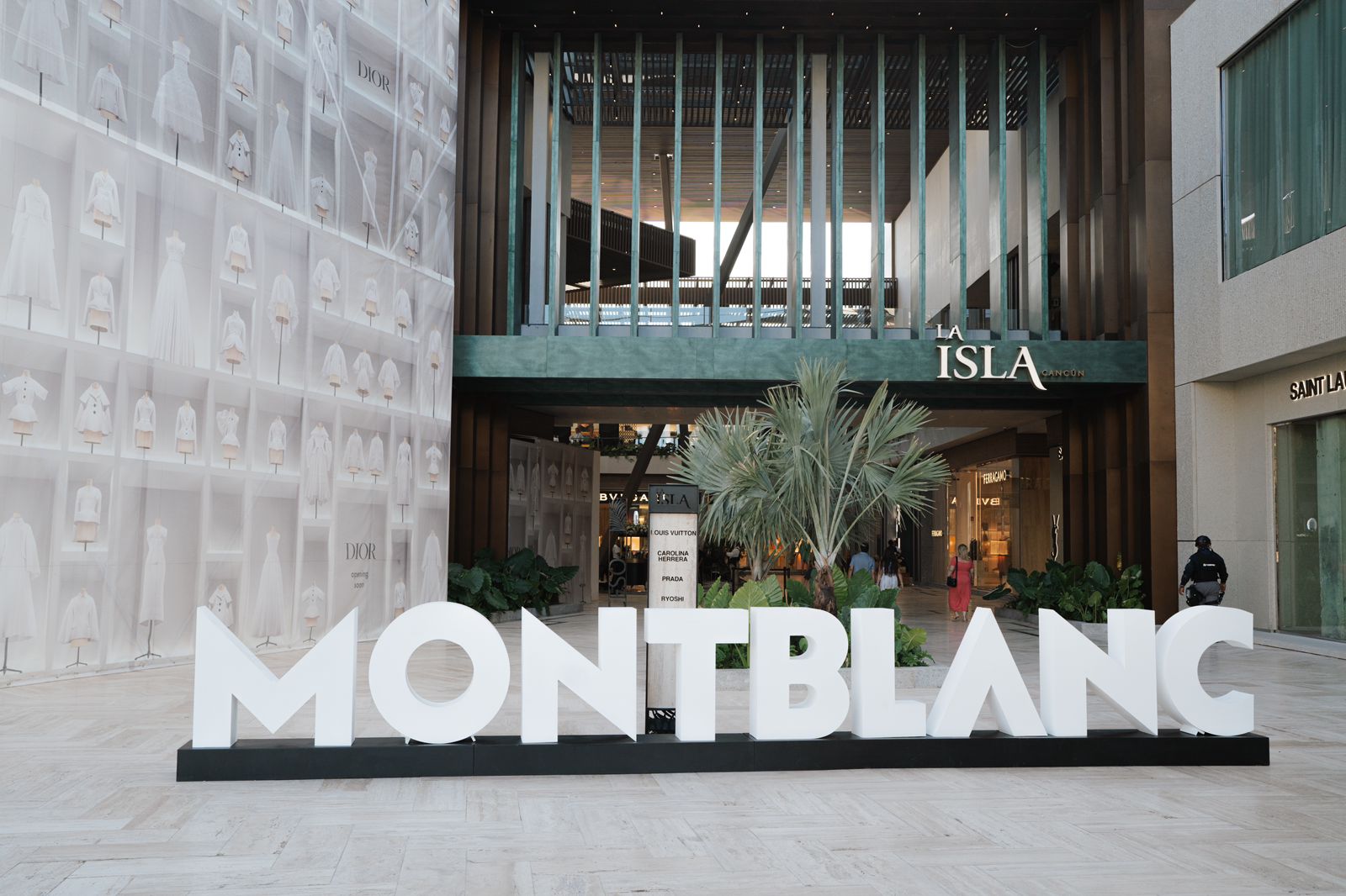 Montblanc llega a La Isla en Cancún.