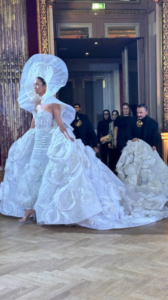 Mexicanos Triunfando en las Pasarelas de París