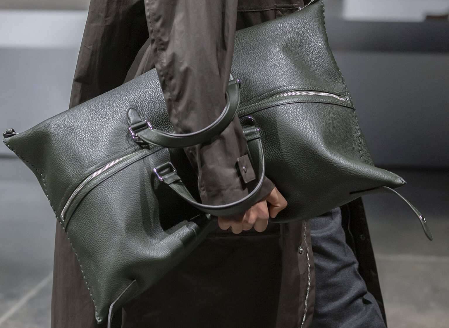 FENDI Siesta Bag: Estilo Versátil y Sofisticado