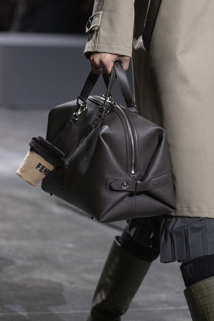 FENDI Siesta Bag: Estilo Versátil y Sofisticado