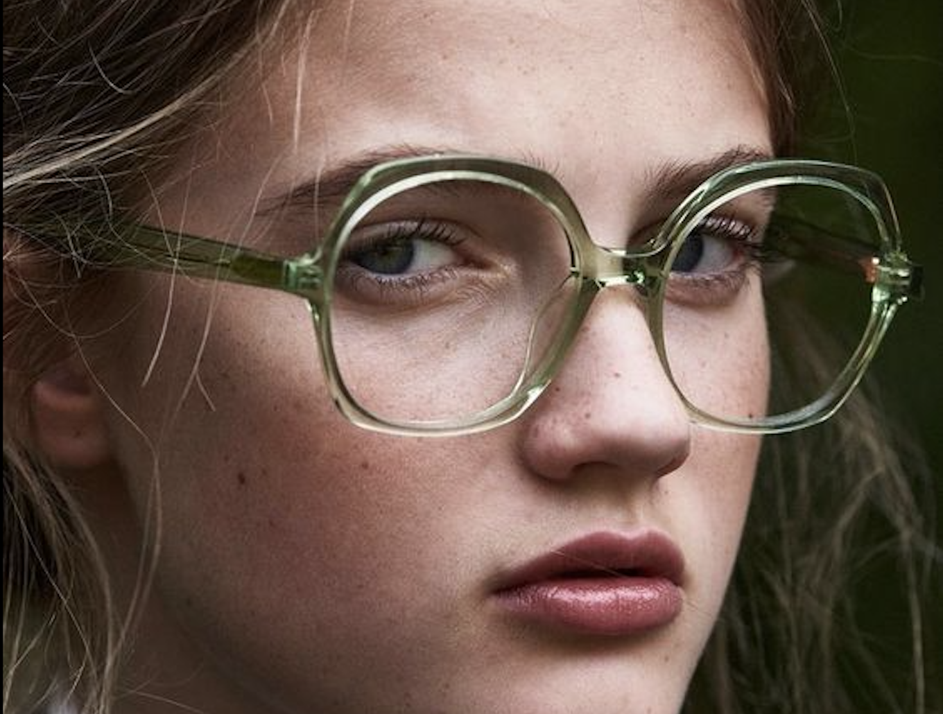 Maximalismo en el Ojo: Lentes Gigantes