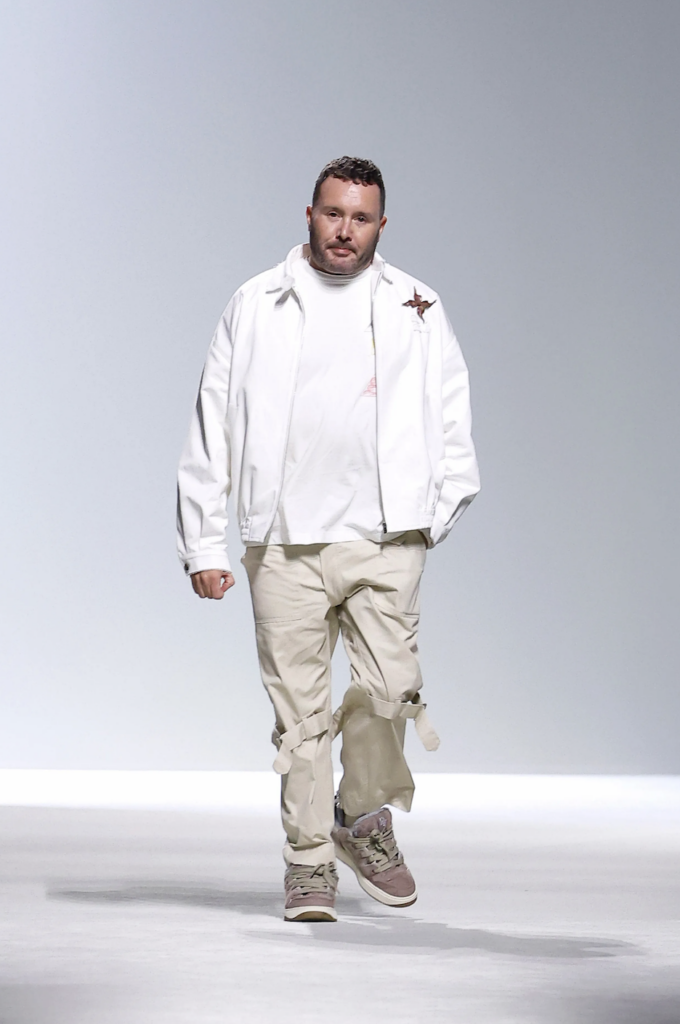 Kim Jones cambia de rumbo