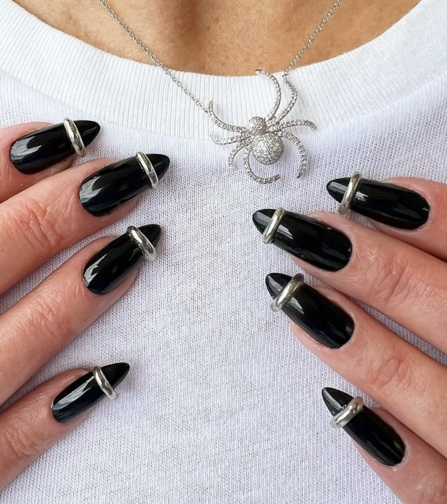 Uñas Terroríficamente Chic: Glamour de Halloween