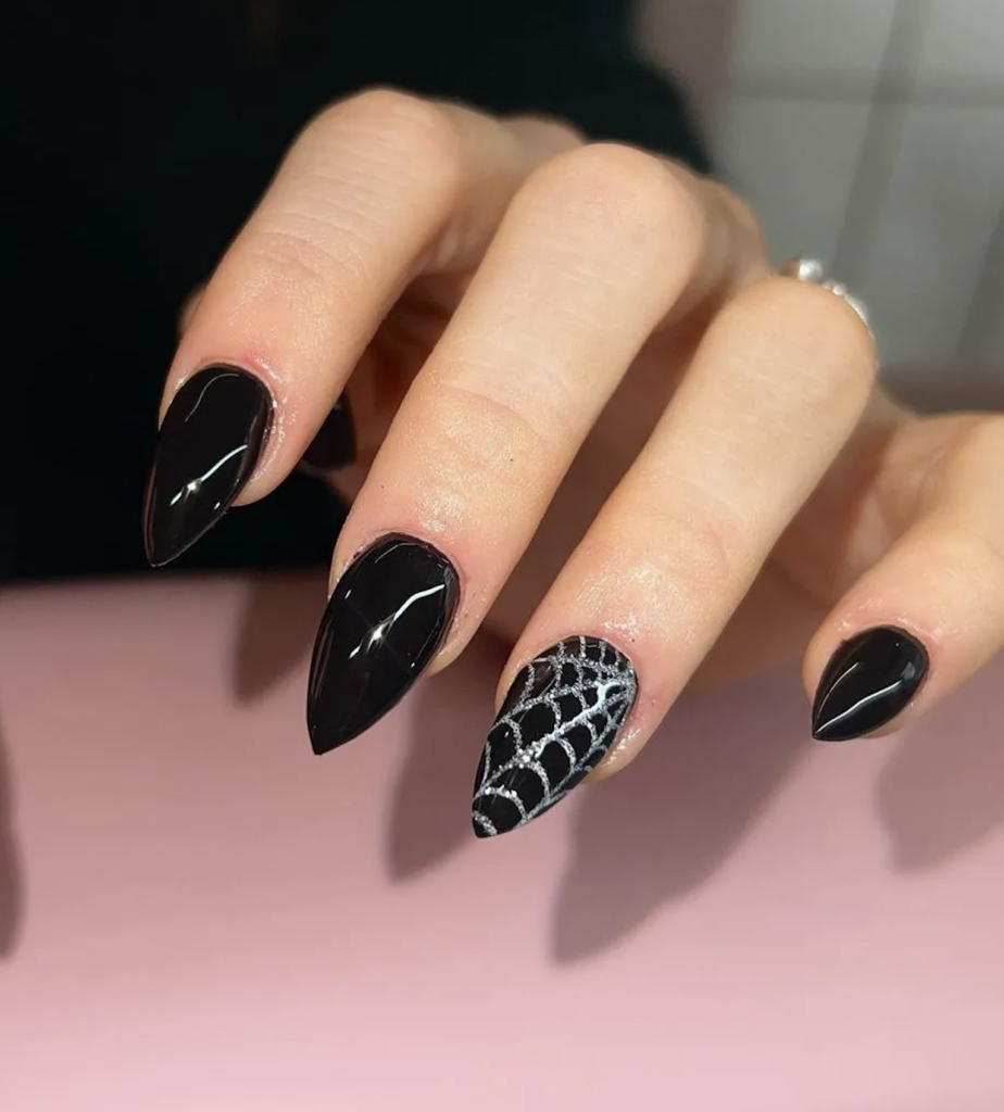 Uñas Terroríficamente Chic: Glamour de Halloween