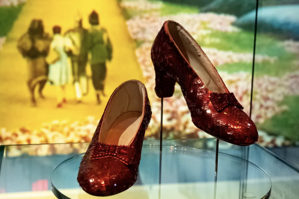 Zapatillas plateadas de ‘Wicked’: Un rediseño brillante