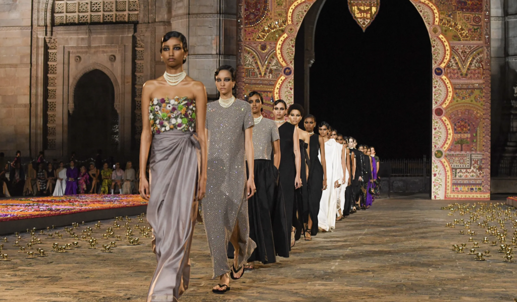Desfiles de Dior: Inspiración global en la moda
