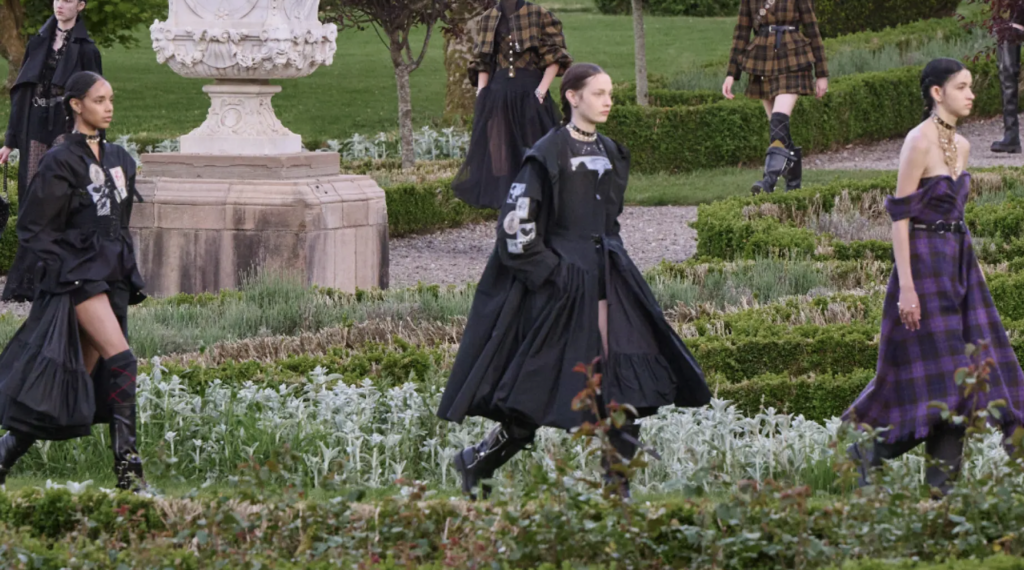 Desfiles de Dior: Inspiración global en la moda