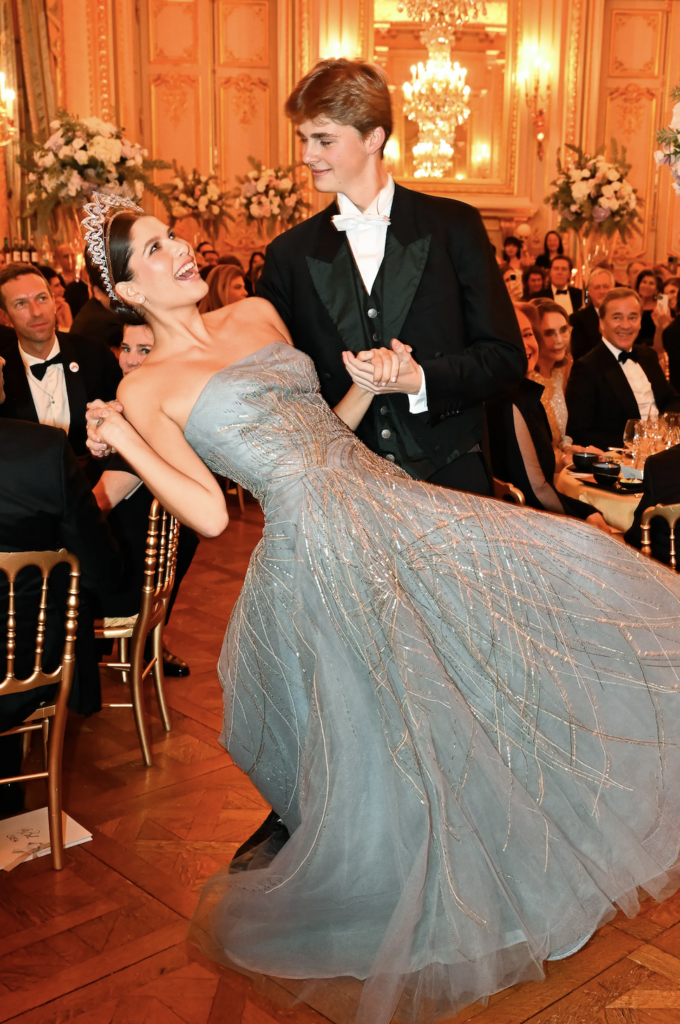 Le Bal des Débutantes: Glamour y Tradición