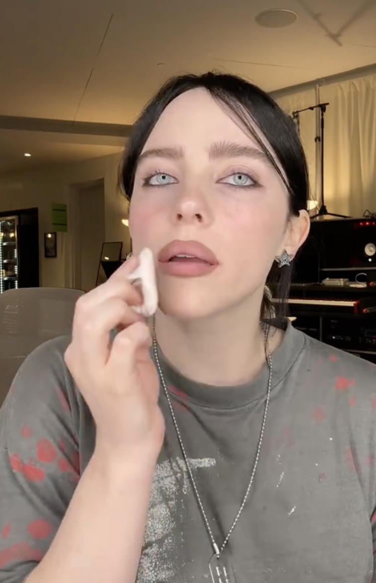 Consigue el look de Billie Eilish