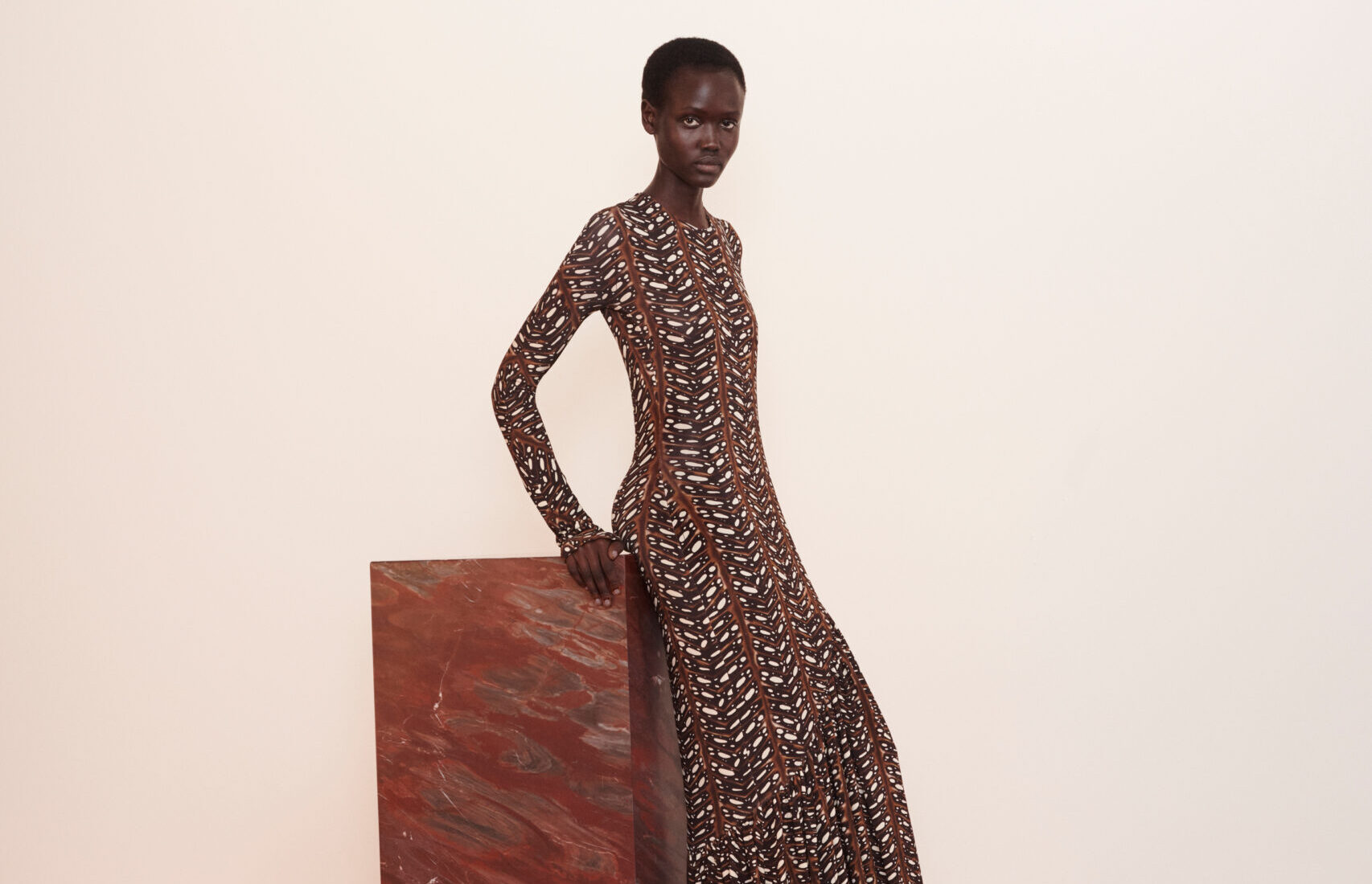 Ferragamo Pre-Fall 2025: Elegancia Global