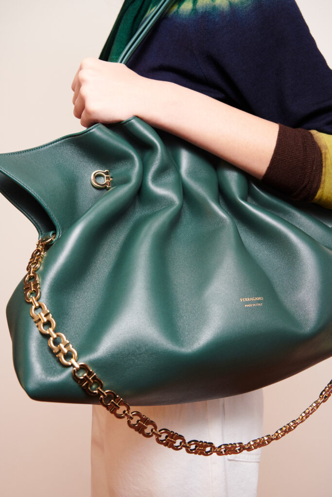 Ferragamo Pre-Fall 2025: Elegancia Global