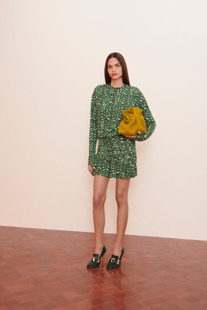 Ferragamo Pre-Fall 2025: Elegancia Global