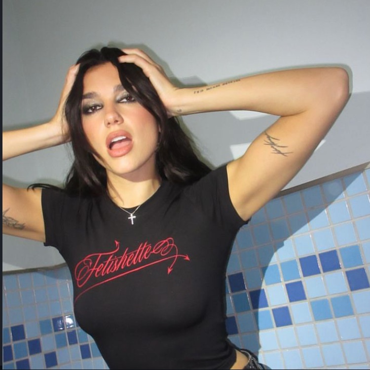 Dua Lipa atrapada en Seúl