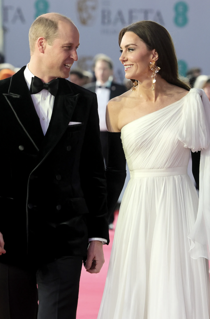 ¡Kate Middleton regresa para brillar!