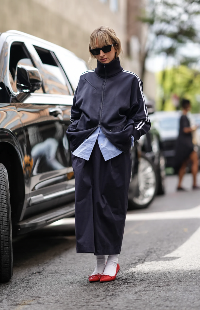 Los pants con zapatos que dominarán 2025