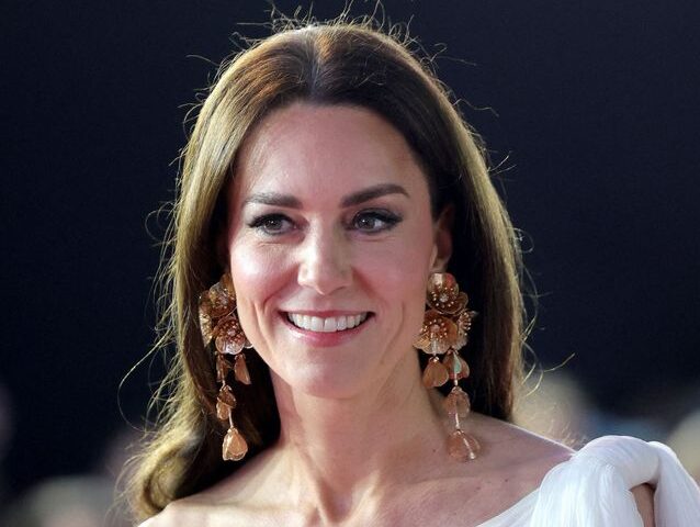 ¡Kate Middleton regresa para brillar!