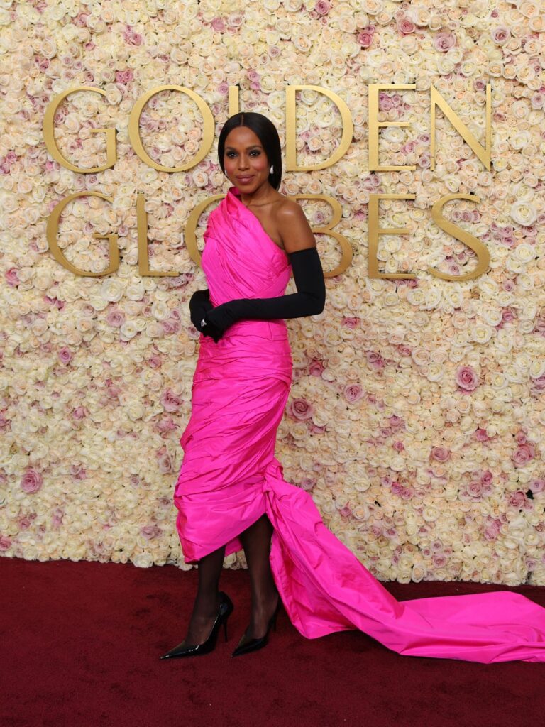 Las canas de Salma Hayek y otros looks que han marcado tendencia en los Globos de Oro 2025