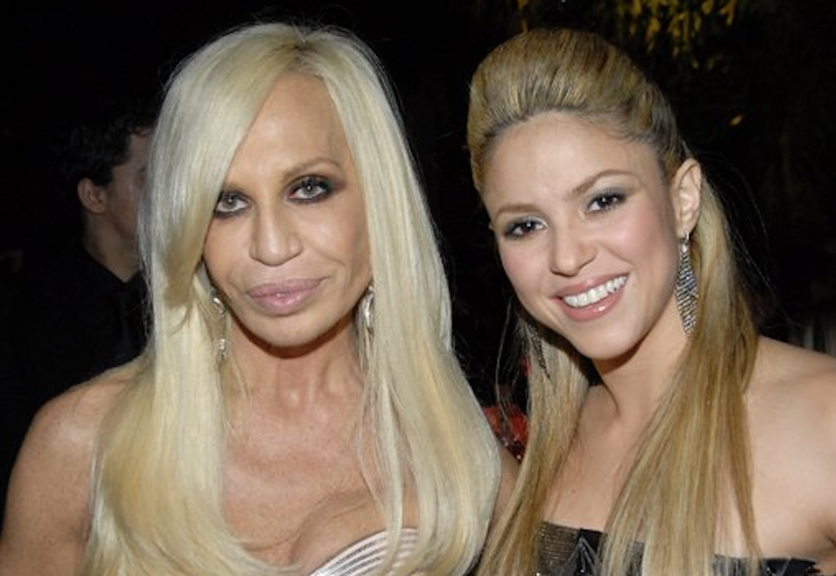 Shakira y Versace: Un vínculo de estilo y gratitud