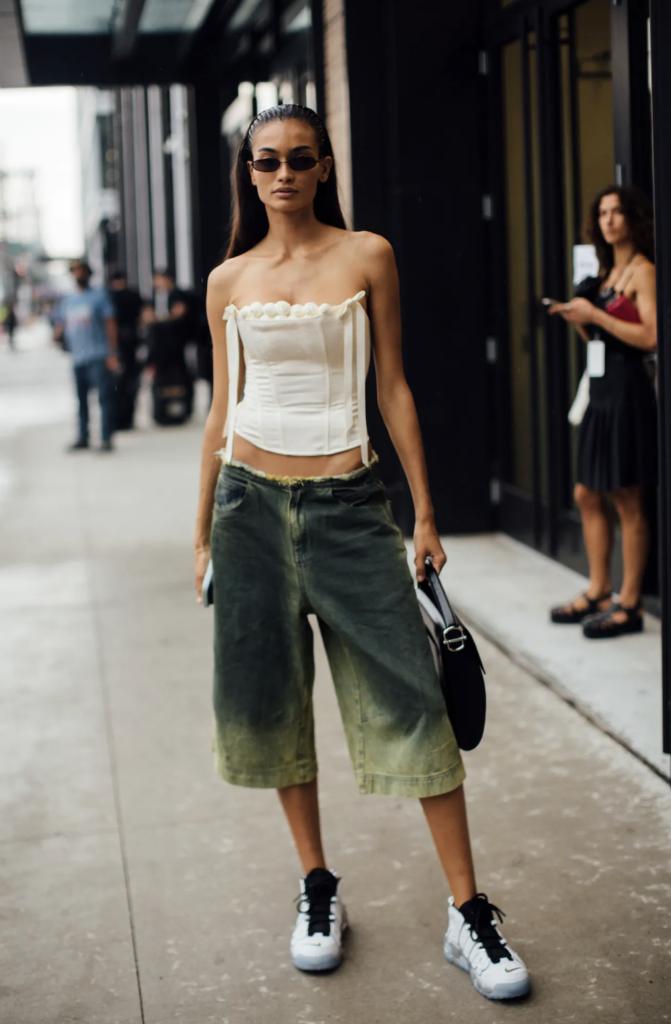 Bermudas de mezclilla: Tendencia clave para esta temporada