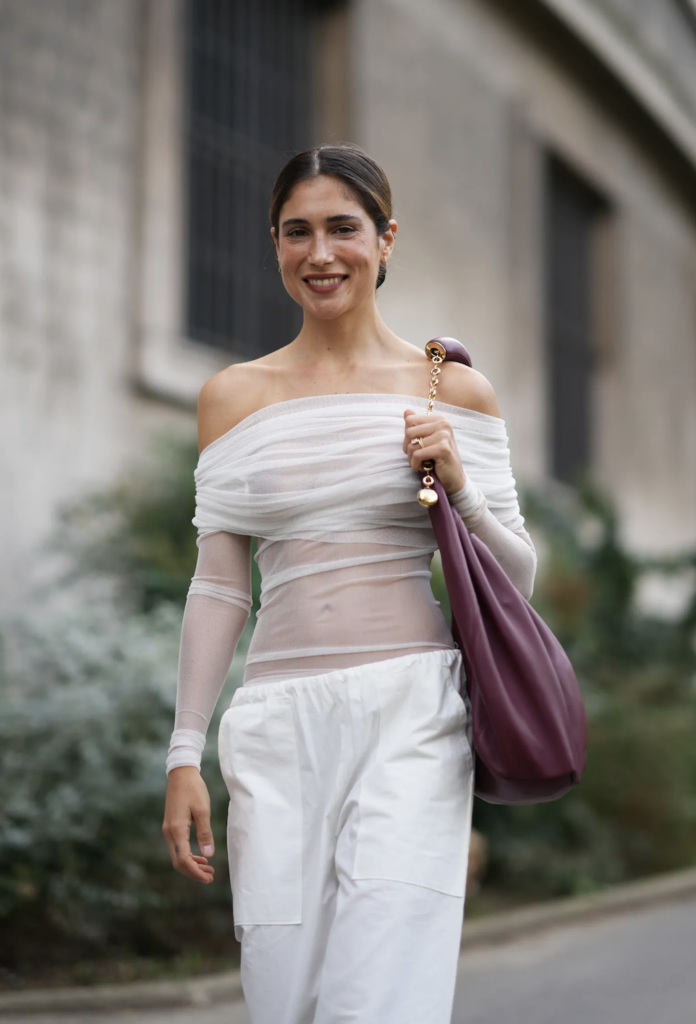 Selena Gómez impacta con transparencias