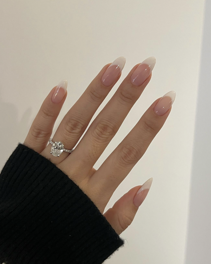 Uñas francesas glow: el toque sofisticado de la temporada