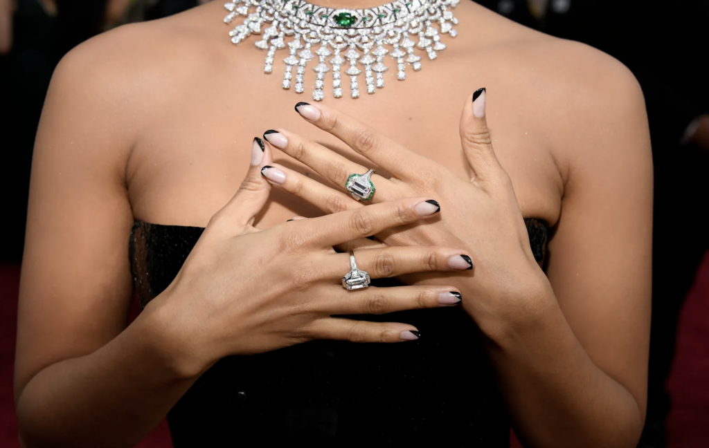 Uñas francesas glow: el toque sofisticado de la temporada