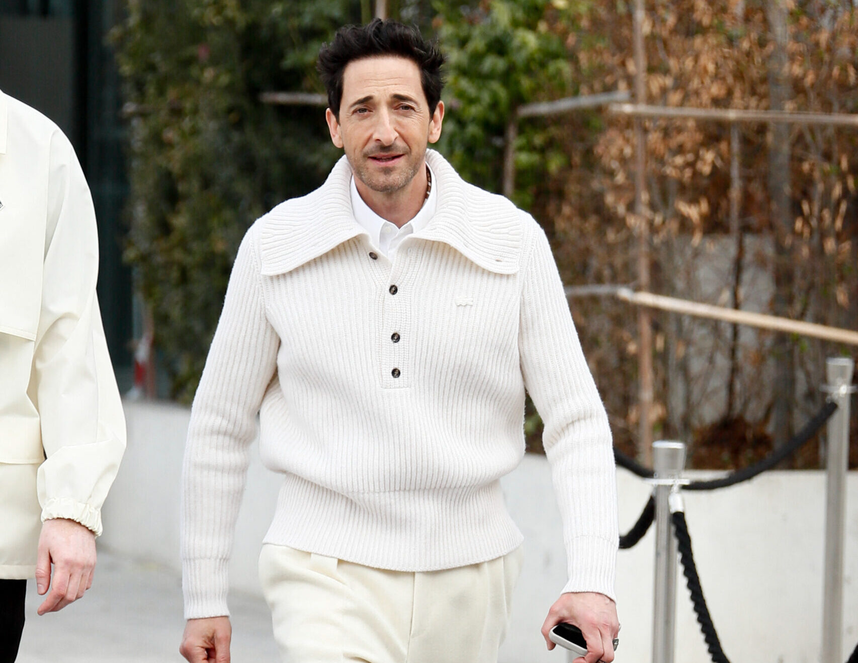 Adrien Brody deslumbra en desfile de Lacoste