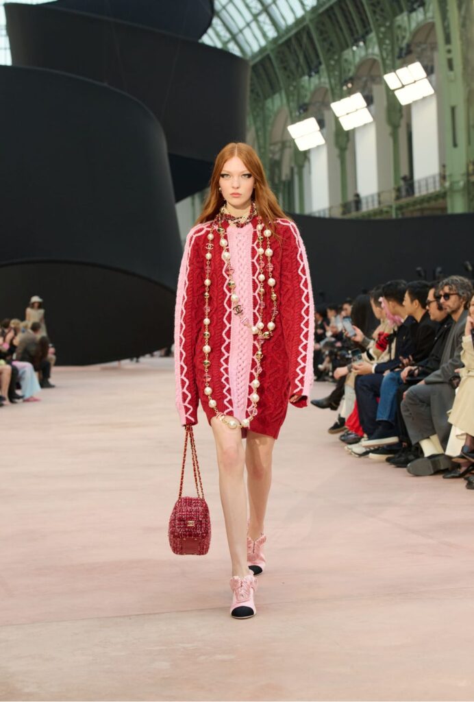 Chanel reinventa la elegancia parisina